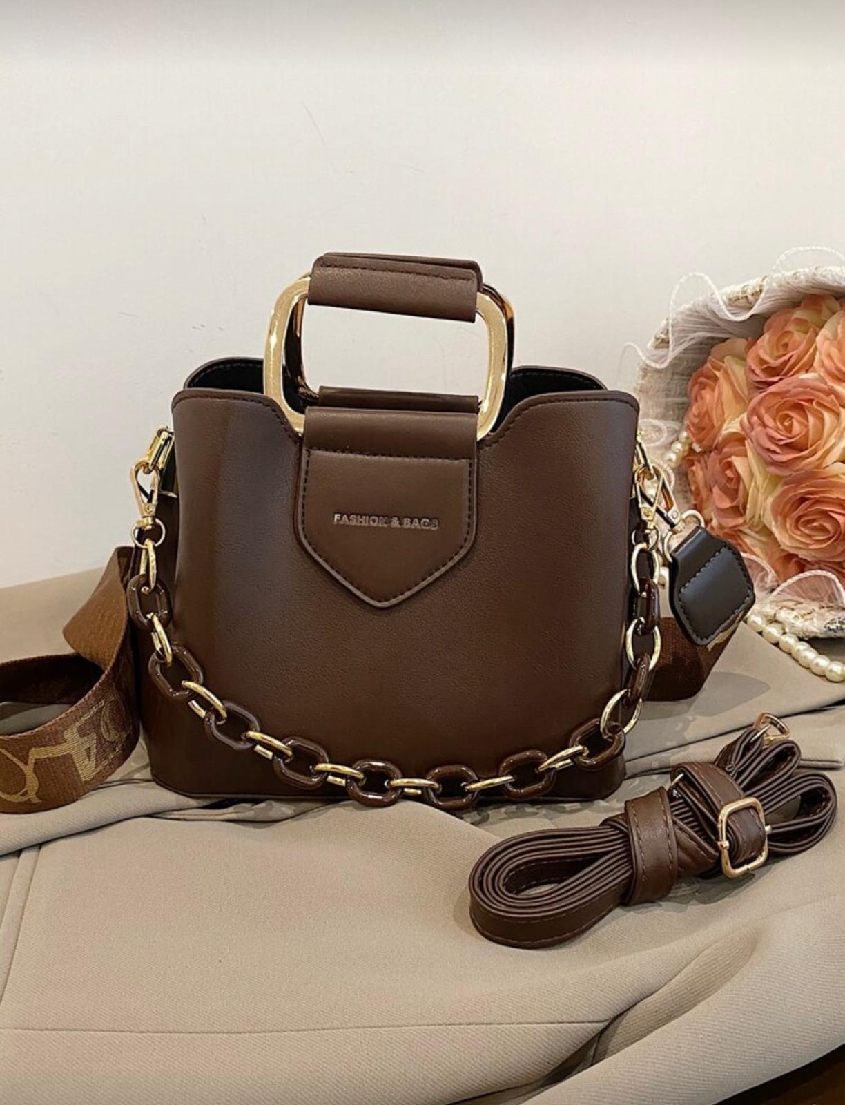 CONTAINEVERY Leichte, Business-Casual-Umhängetasche mit Mini-Buchstaben-Detail und Kettendekor für Teenager, Mädchen, Frauen, Studenten, Anfänger und Angestellte. Perfekt für Büro, Hochschule, Arbeit, Geschäft, Pendeln, Outdoor, Reisen, Ausflüge