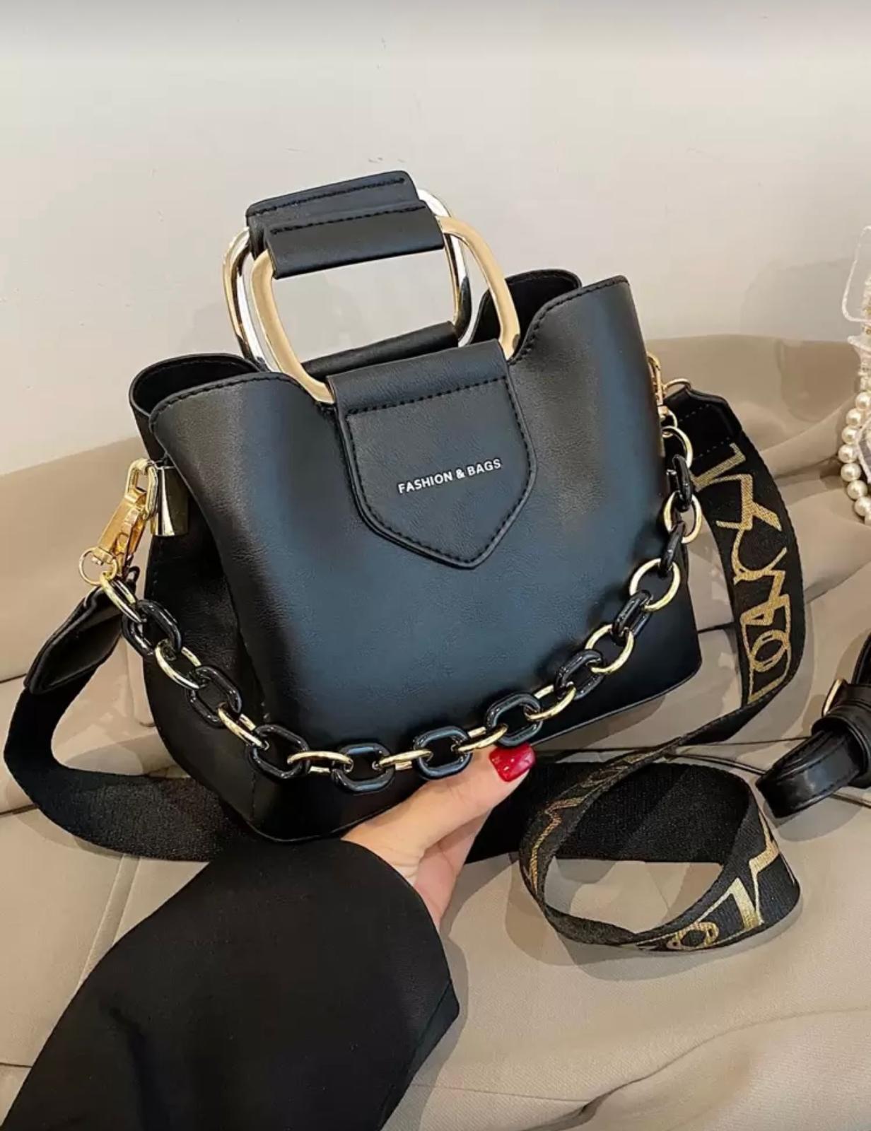 CONTAINEVERY Leichte, Business-Casual-Umhängetasche mit Mini-Buchstaben-Detail und Kettendekor für Teenager, Mädchen, Frauen, Studenten, Anfänger und Angestellte. Perfekt für Büro, Hochschule, Arbeit, Geschäft, Pendeln, Outdoor, Reisen, Ausflüge